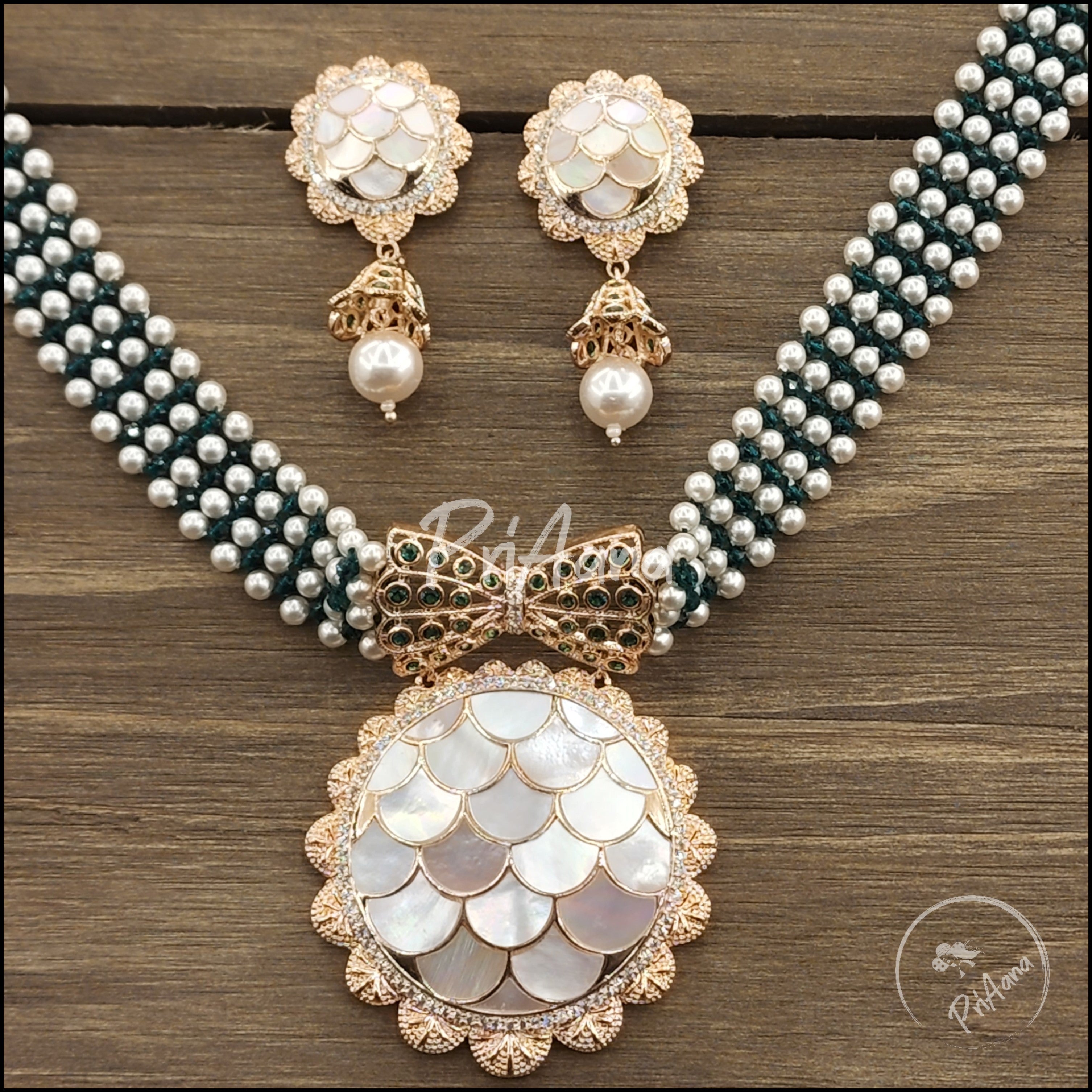 Anunayika Mother of Pearl Necklace Set