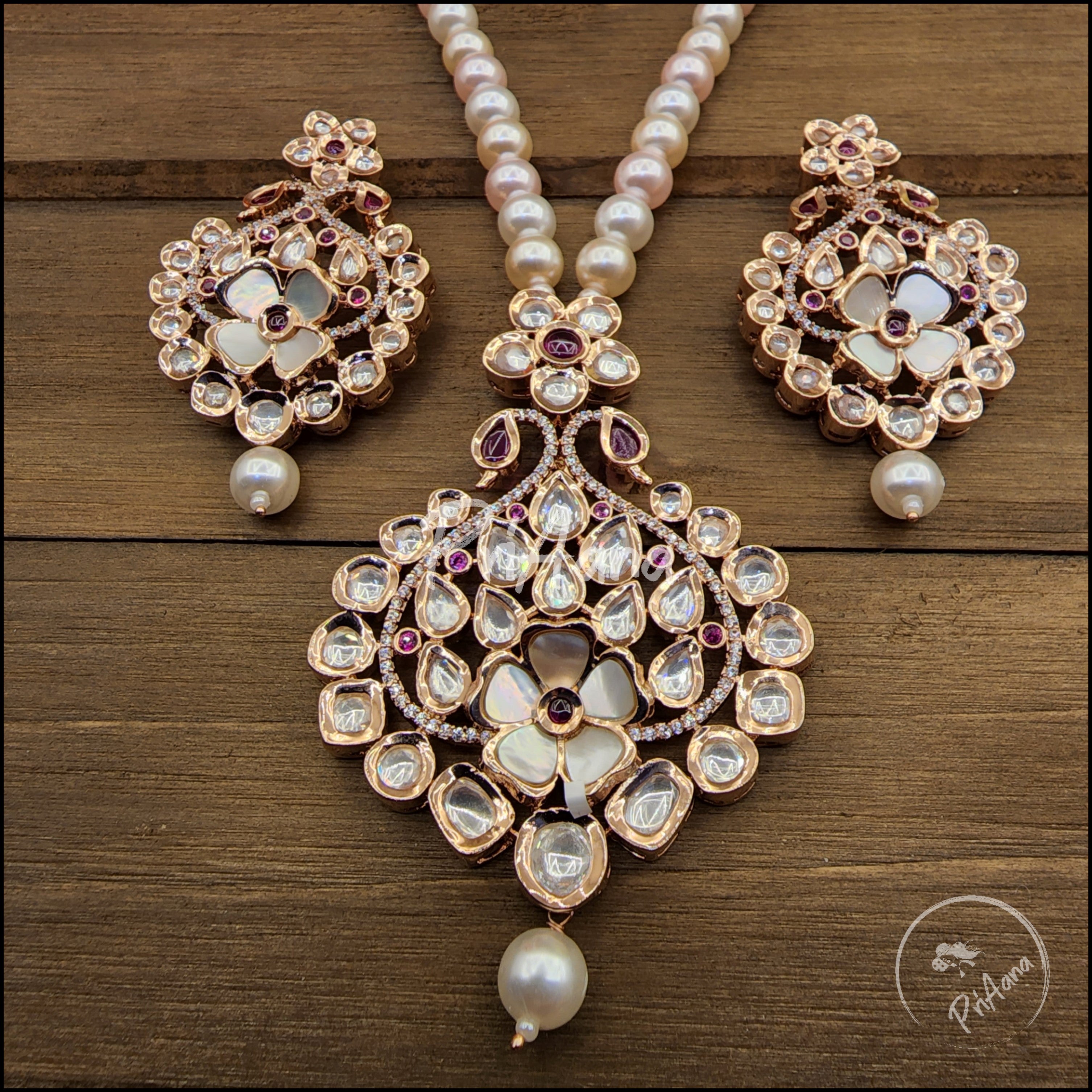 Aralai Mother of Pearl Necklace Set