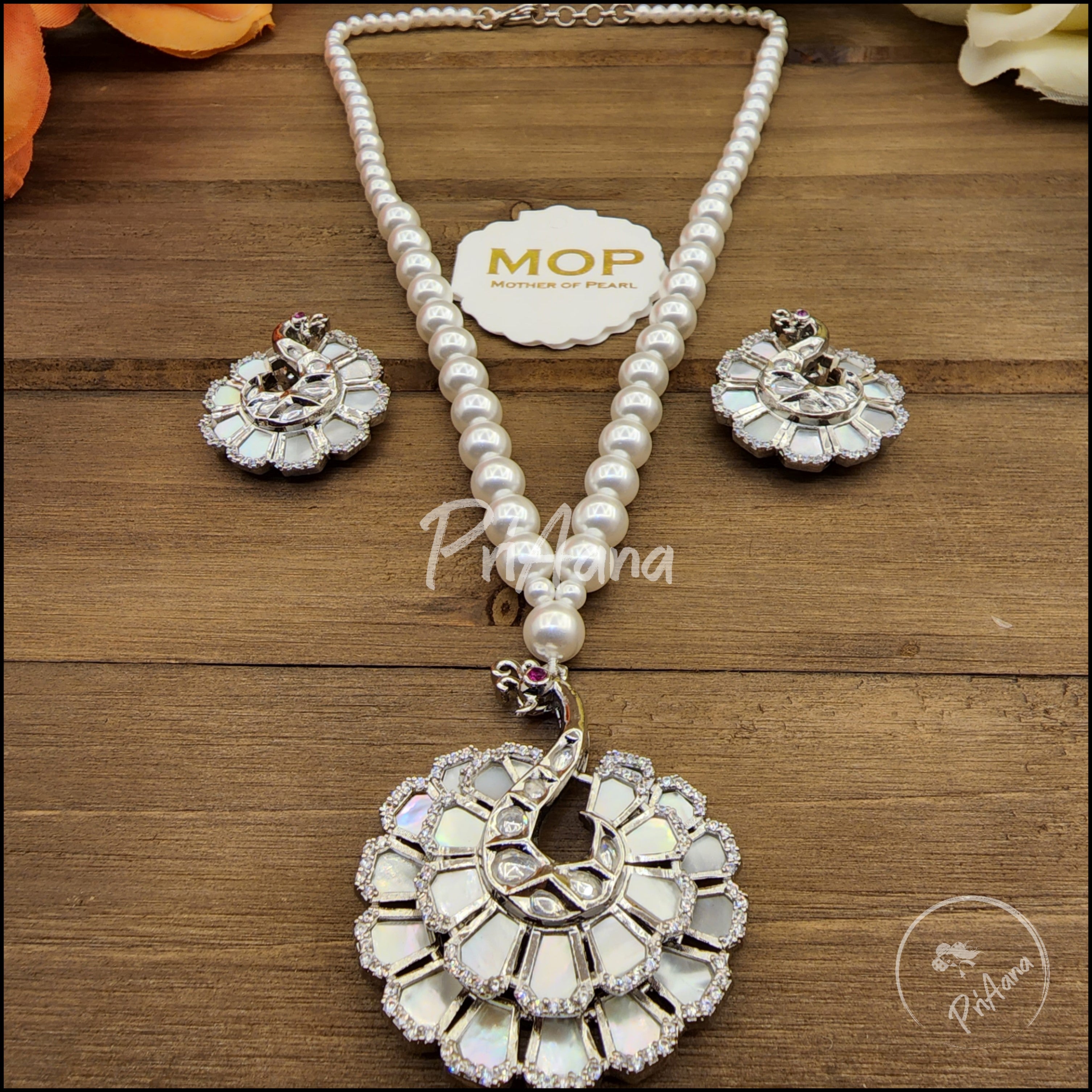 Demira Mother of Pearl Necklace Set