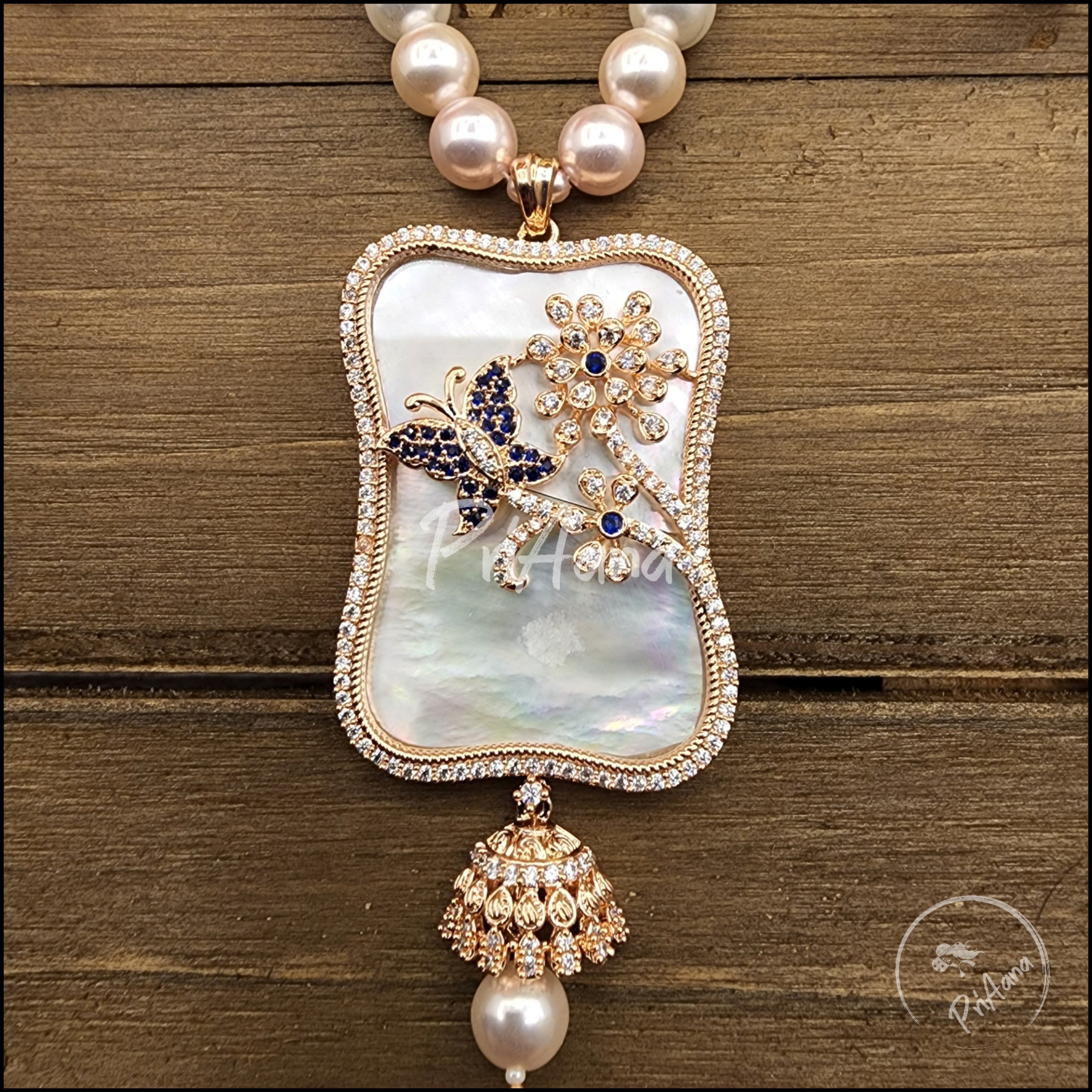 Bhavukta Mother of Pearl Necklace Set