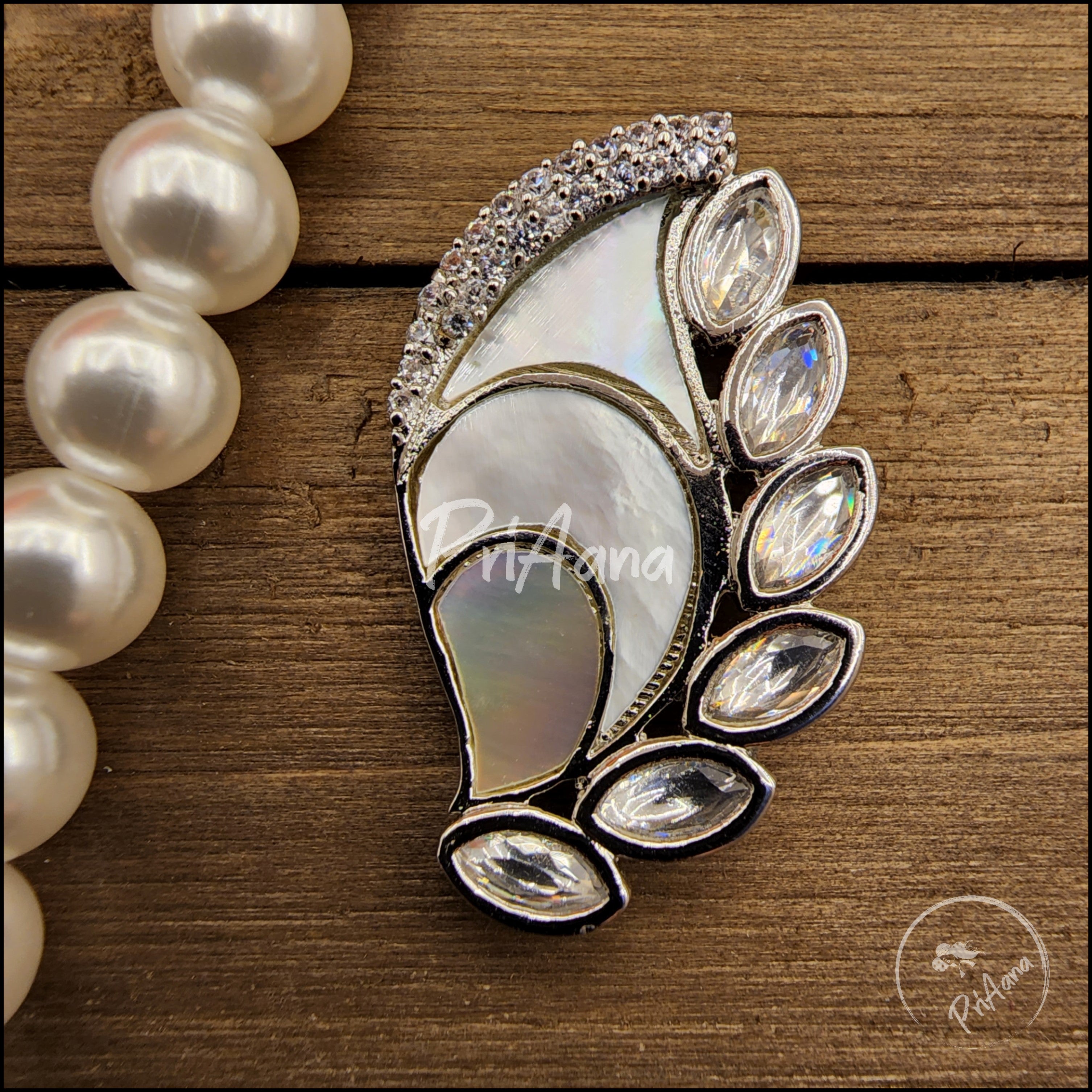 Aadh Mother of Pearl Necklace Set