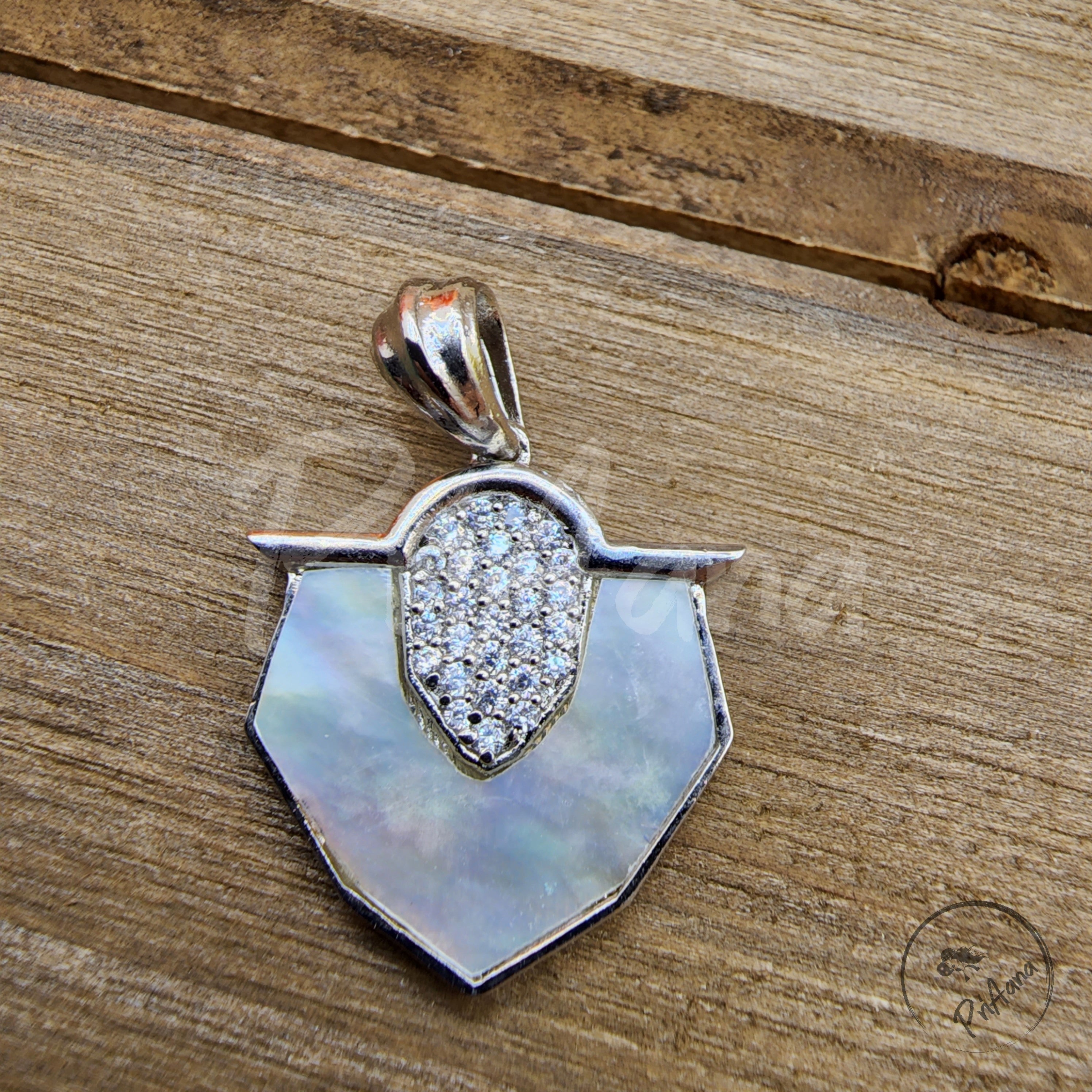 Caitri Mother of Pearl Pendant Set