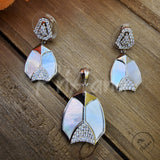 Alaia Mother of Pearl Pendant Set