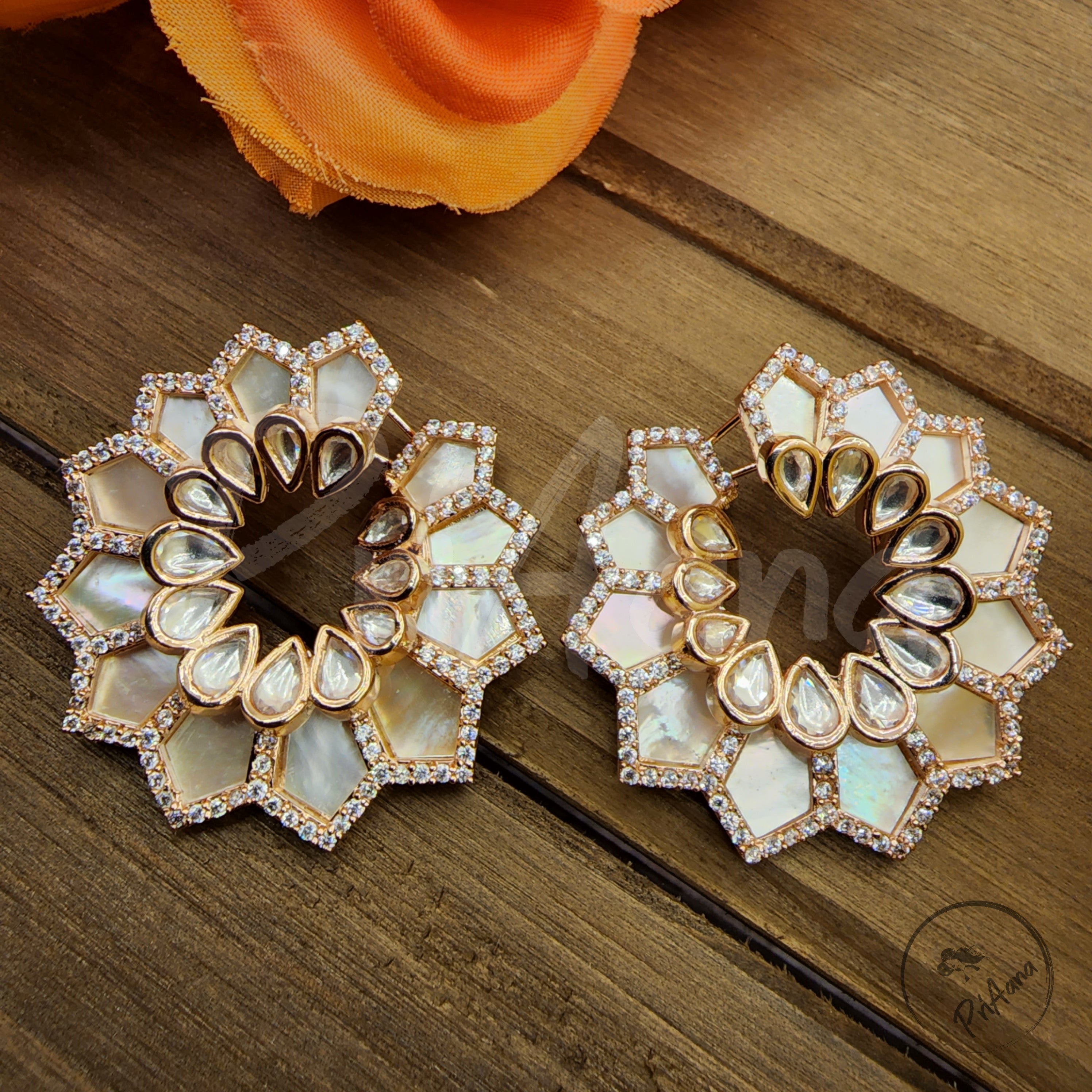 Divani Mother of pearl Mother of Pearl Studs